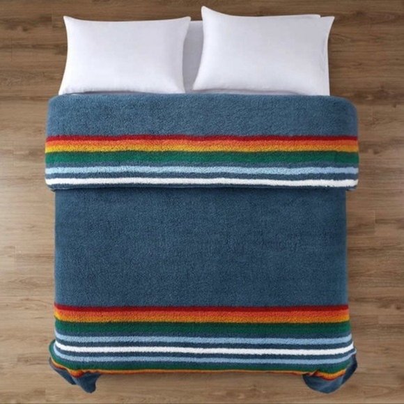 PENDLETON Sherpa Fleece Blanket - Picture 2 of 4
